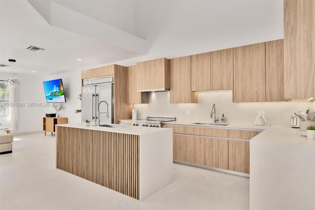 2940 NE 164th St, North Miami Beach, FL 33160