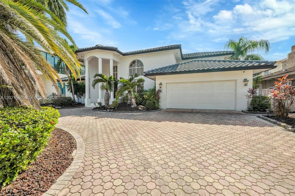 2940 NE 164th St, North Miami Beach, FL 33160