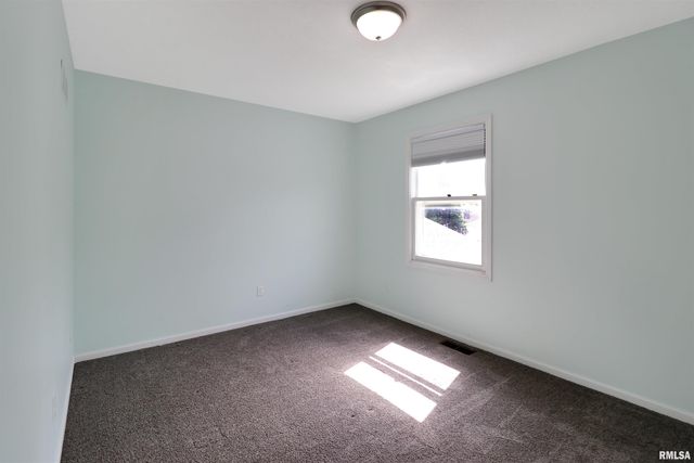 3605 N SANDIA Drive, Peoria, IL 61604