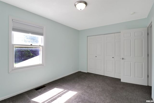 3605 N SANDIA Drive, Peoria, IL 61604