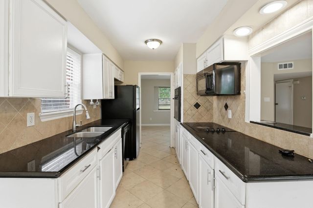 6046 W Airport Boulevard, Houston, TX 77035