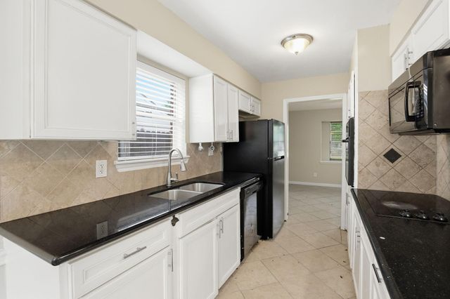 6046 W Airport Boulevard, Houston, TX 77035