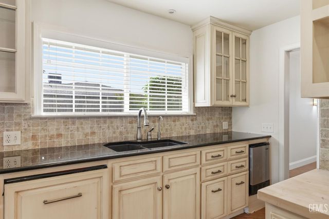 6606 Desmond Avenue, Bakersfield, CA 93308