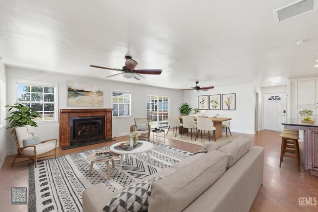 6606 Desmond Avenue, Bakersfield, CA 93308