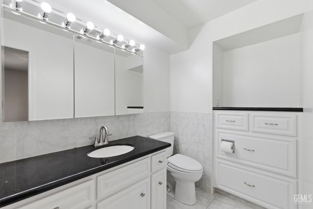 6606 Desmond Avenue, Bakersfield, CA 93308