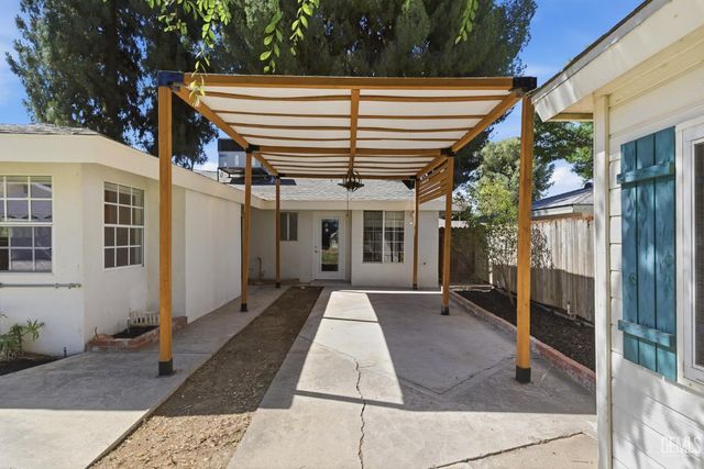 6606 Desmond Avenue, Bakersfield, CA 93308