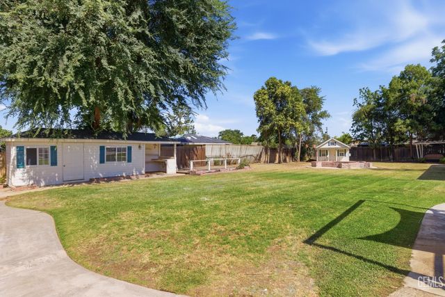 6606 Desmond Avenue, Bakersfield, CA 93308