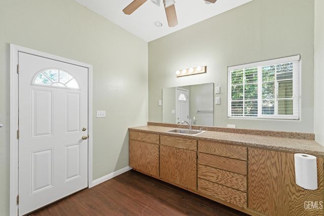 6606 Desmond Avenue, Bakersfield, CA 93308