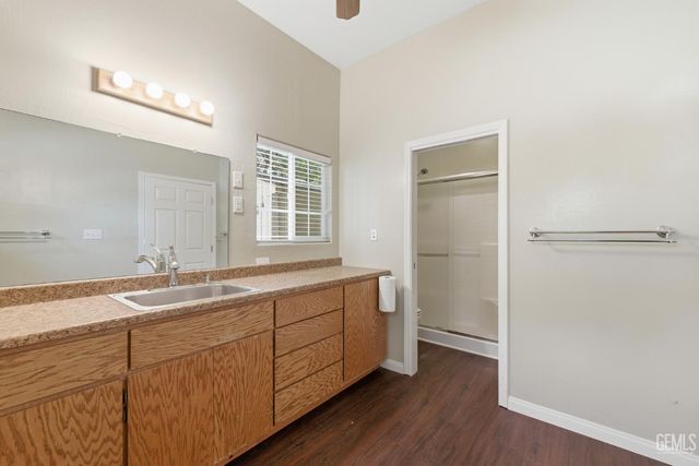 6606 Desmond Avenue, Bakersfield, CA 93308