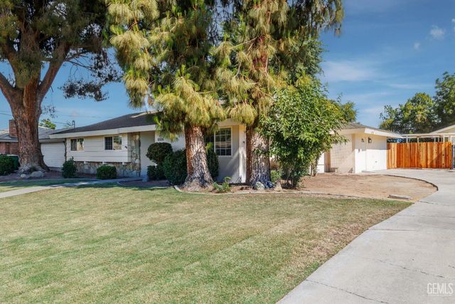 6606 Desmond Avenue, Bakersfield, CA 93308