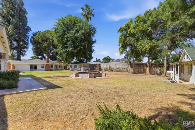 6606 Desmond Avenue, Bakersfield, CA 93308
