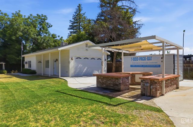 6606 Desmond Avenue, Bakersfield, CA 93308