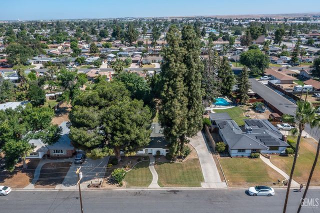 6606 Desmond Avenue, Bakersfield, CA 93308