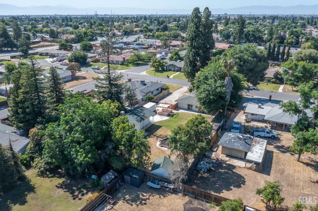 6606 Desmond Avenue, Bakersfield, CA 93308