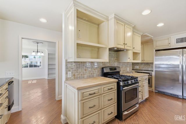6606 Desmond Avenue, Bakersfield, CA 93308