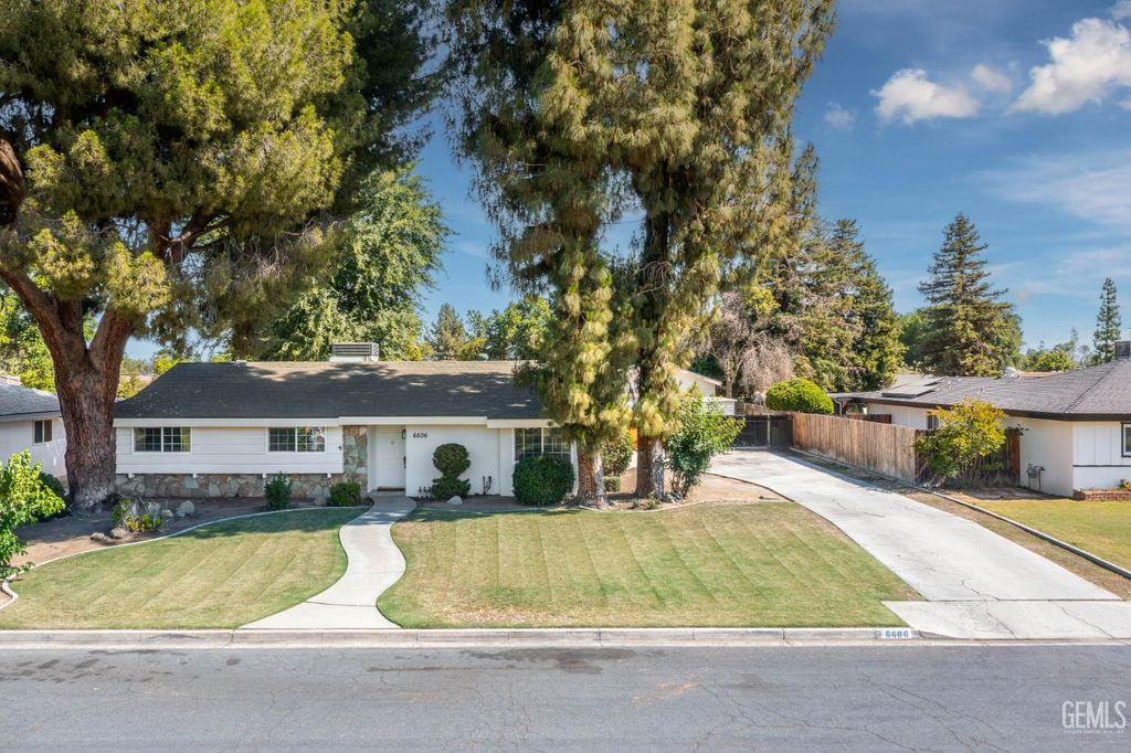 6606 Desmond Avenue, Bakersfield, CA 93308