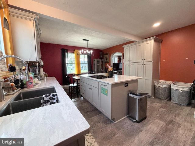 1137 STANLEY AVENUE, Chambersburg, PA 17201