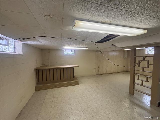 21106 Curie Avenue, Warren, MI 48091