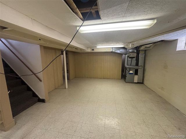 21106 Curie Avenue, Warren, MI 48091