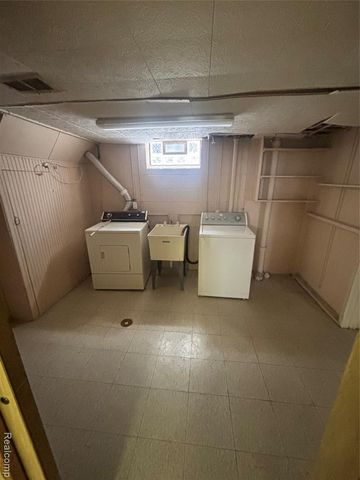 21106 Curie Avenue, Warren, MI 48091