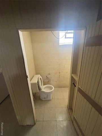 21106 Curie Avenue, Warren, MI 48091