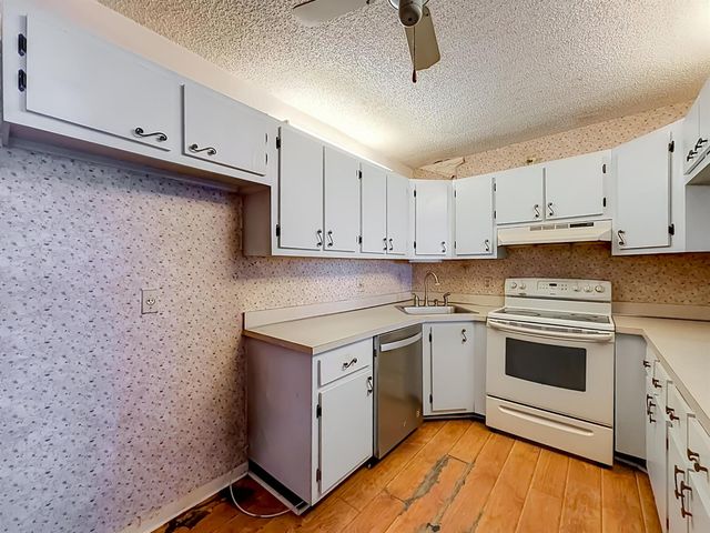 1104 GREEN PINE E1, West Palm Beach, FL 33409