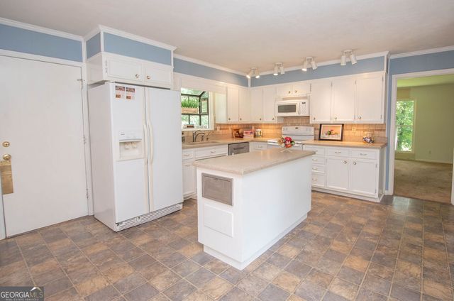 512 Golf View Drive, Peachtree City, GA 30269