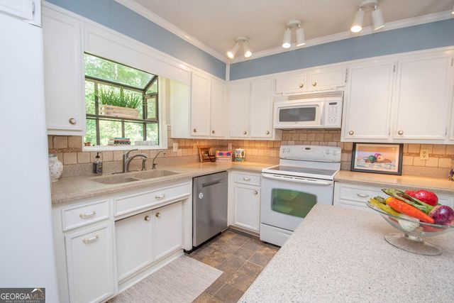 512 Golf View Drive, Peachtree City, GA 30269