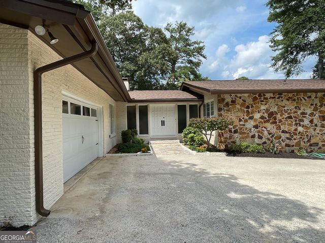 512 Golf View Drive, Peachtree City, GA 30269