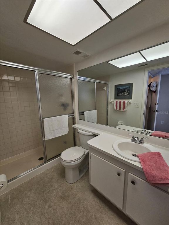 Image 13 of property listing at 425 30TH AVENUE W C206, Bradenton, FL 34205