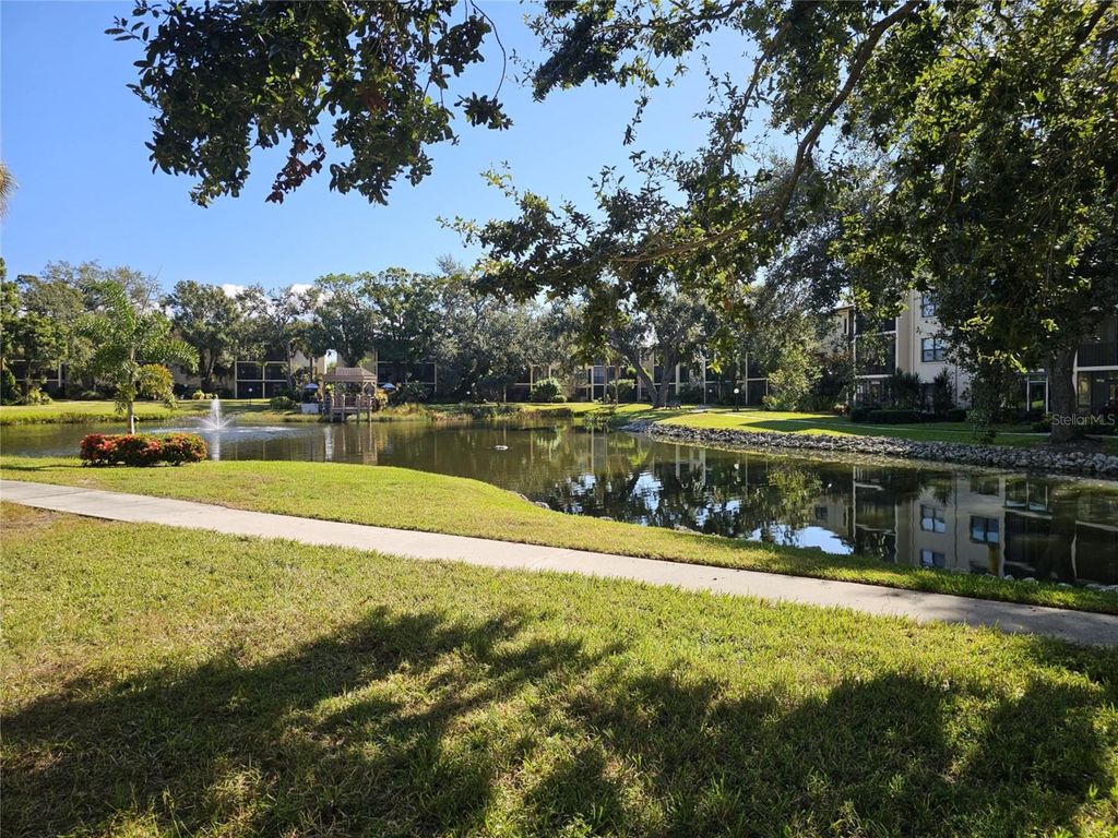 Image 18 of property listing at 425 30TH AVENUE W C206, Bradenton, FL 34205