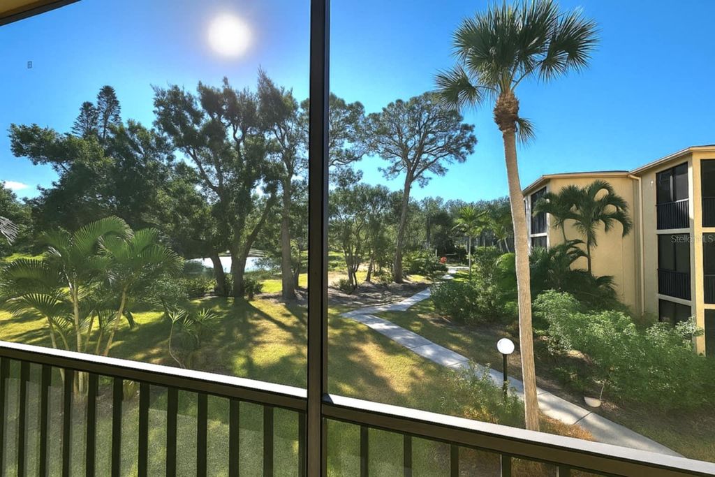 Image 3 of property listing at 425 30TH AVENUE W C206, Bradenton, FL 34205