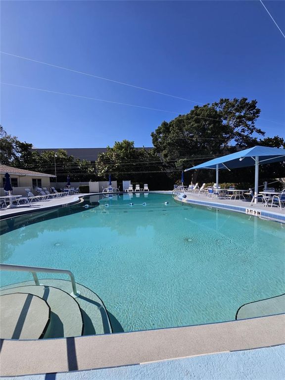 Image 21 of property listing at 425 30TH AVENUE W C206, Bradenton, FL 34205