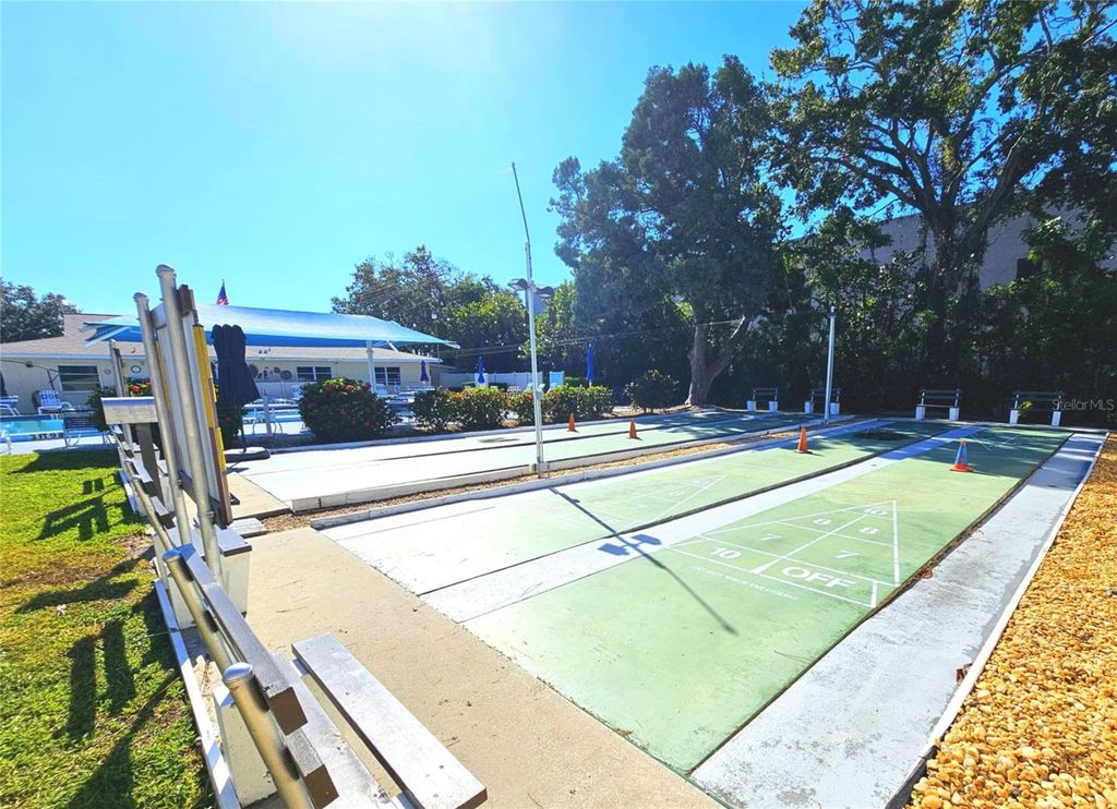 Image 24 of property listing at 425 30TH AVENUE W C206, Bradenton, FL 34205