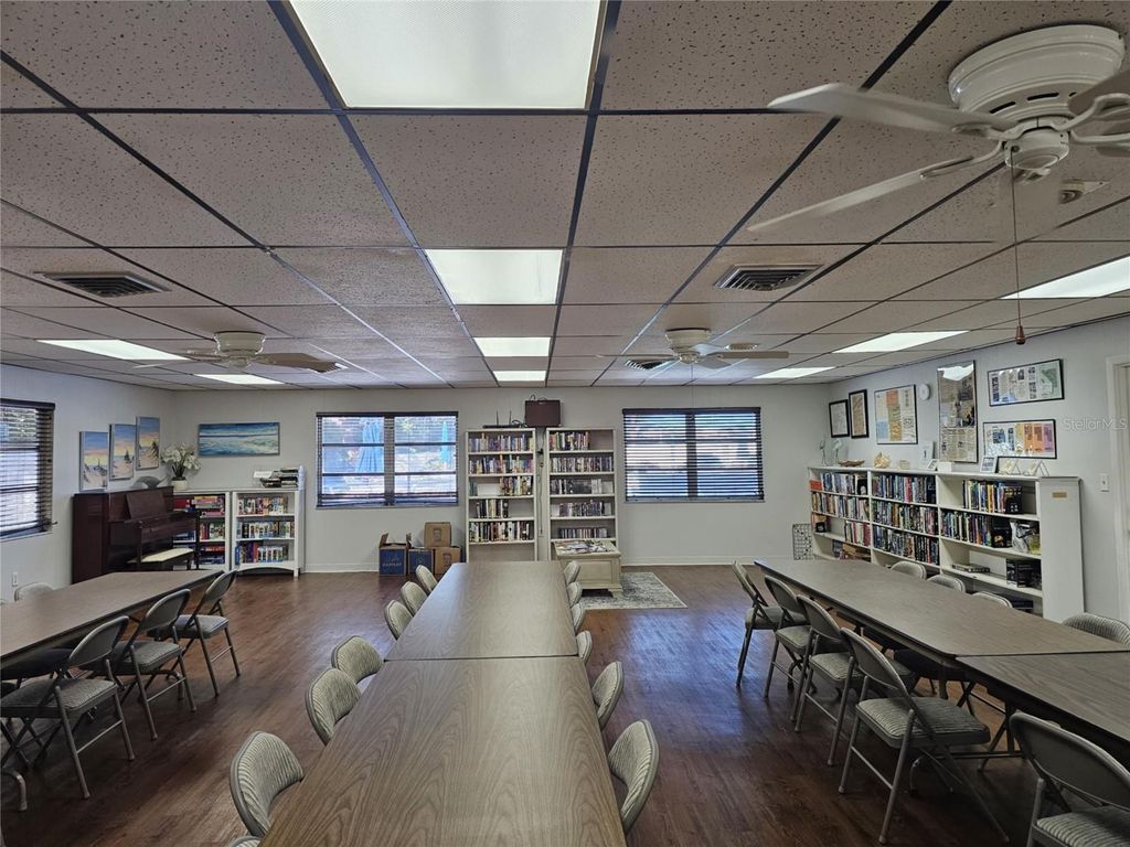 Image 27 of property listing at 425 30TH AVENUE W C206, Bradenton, FL 34205