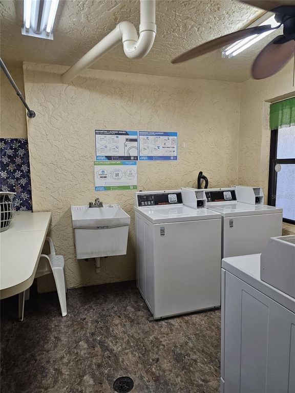 Image 28 of property listing at 425 30TH AVENUE W C206, Bradenton, FL 34205