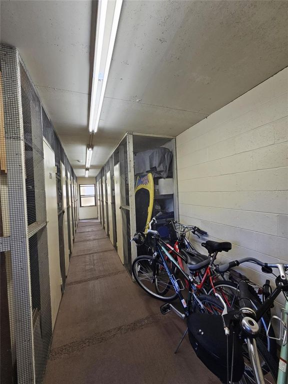 Image 29 of property listing at 425 30TH AVENUE W C206, Bradenton, FL 34205