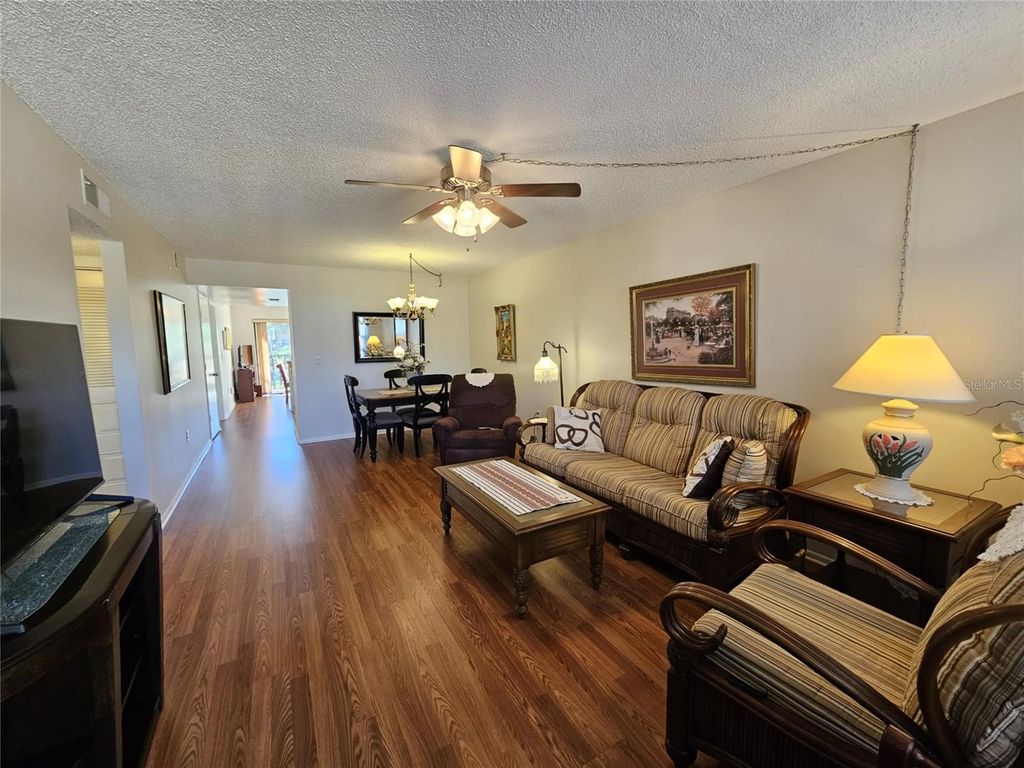 Image 6 of property listing at 425 30TH AVENUE W C206, Bradenton, FL 34205