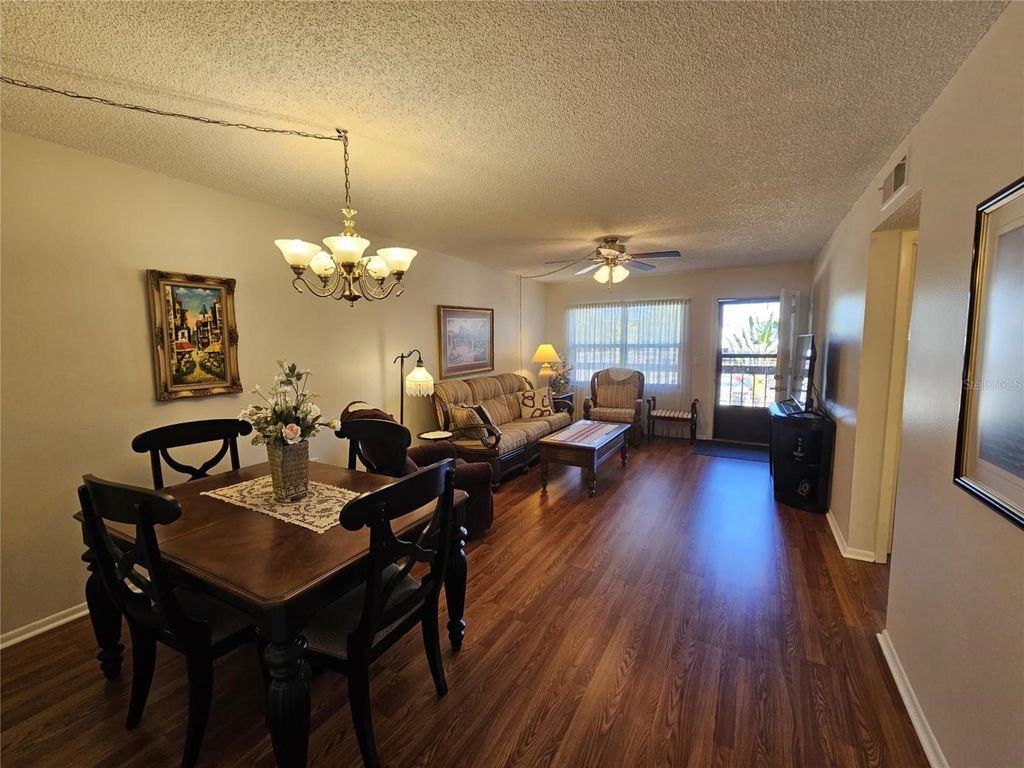 Image 8 of property listing at 425 30TH AVENUE W C206, Bradenton, FL 34205