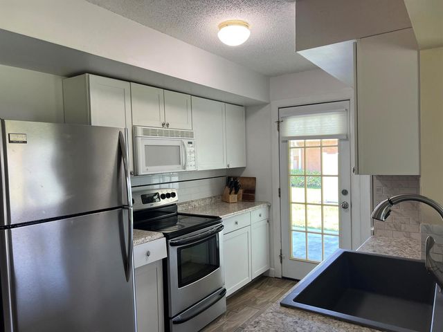 432 SW Curry Street, Port St. Lucie, FL 34983