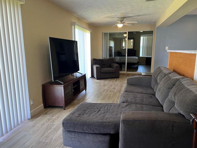 432 SW Curry Street, Port St. Lucie, FL 34983
