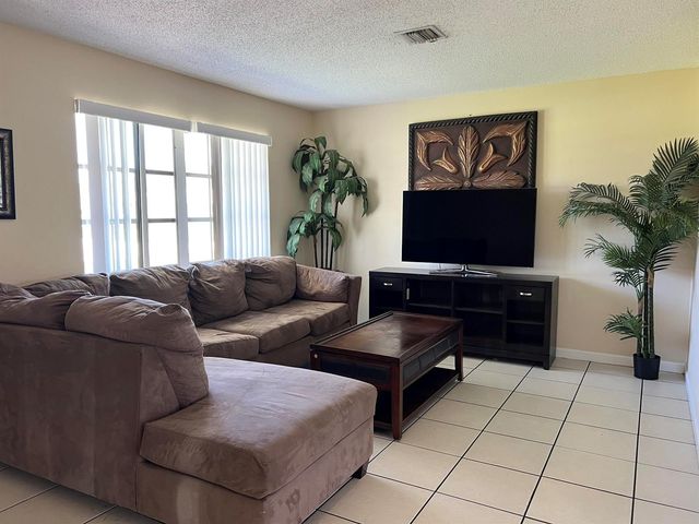 432 SW Curry Street, Port St. Lucie, FL 34983
