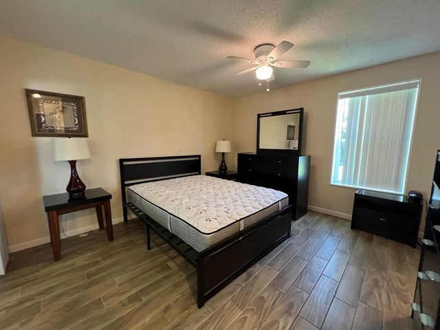 432 SW Curry Street, Port St. Lucie, FL 34983