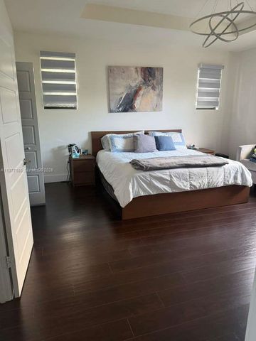 7905 NW 104th Ct, Doral, FL 33178