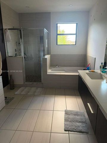 7905 NW 104th Ct, Doral, FL 33178