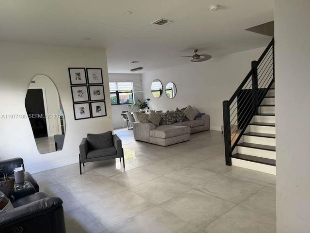 7905 NW 104th Ct, Doral, FL 33178