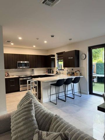 7905 NW 104th Ct, Doral, FL 33178