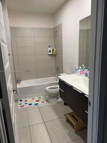 7905 NW 104th Ct, Doral, FL 33178