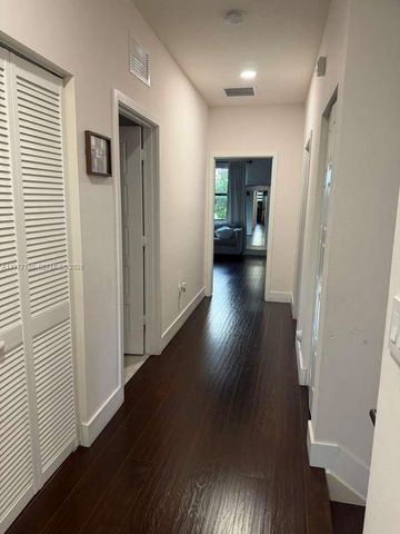 7905 NW 104th Ct, Doral, FL 33178