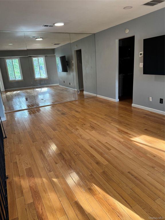 18 Redwood Court 18, Coram, NY 11727 — photo 3
